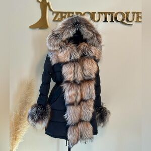 Black Parka with argentina fox fur details
Designed in italy